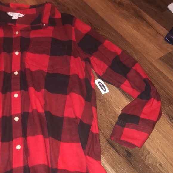 Black and red plaid old navy buttons down - Picture 2 of 4